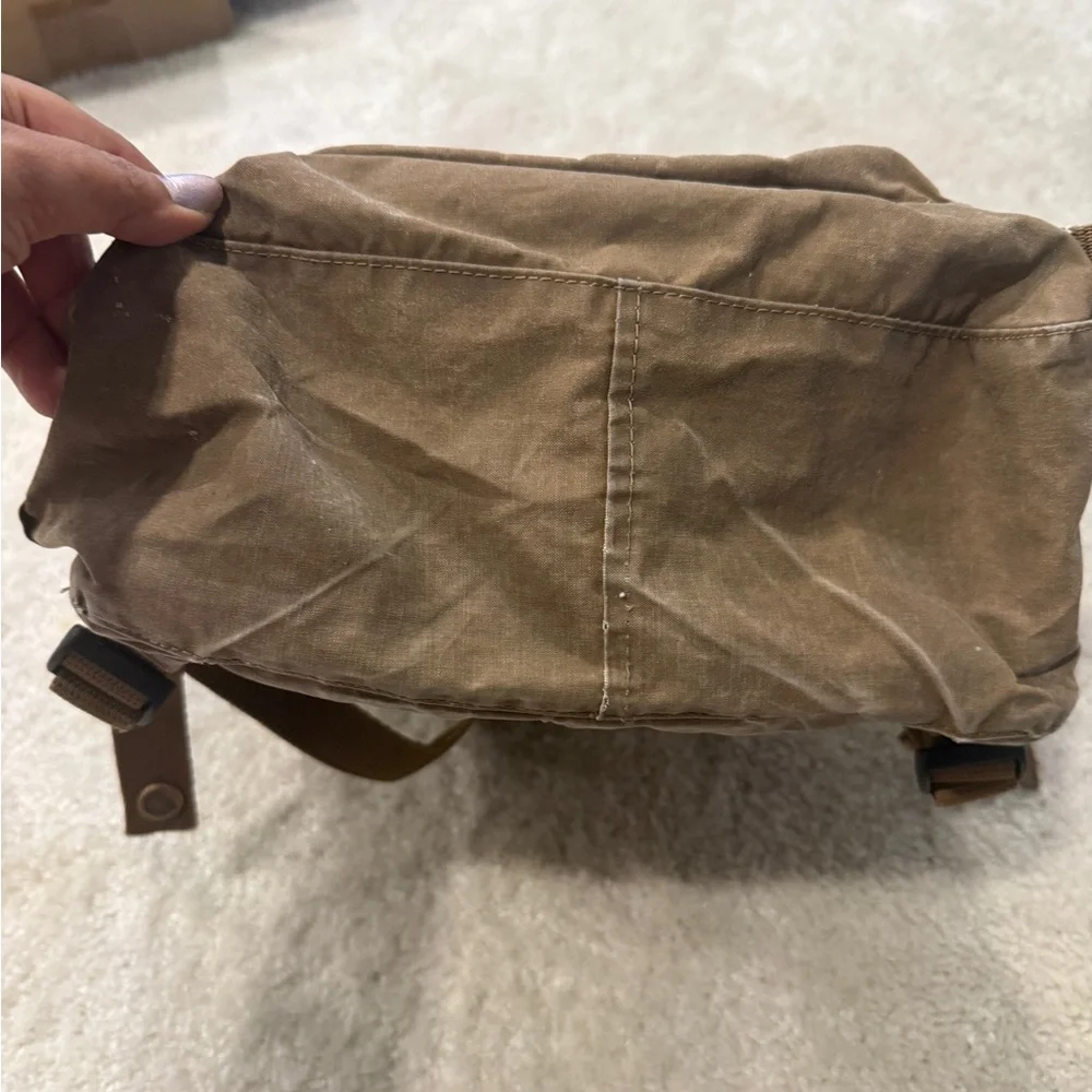 FjallRaven Kanken Classic Backpack (Clay) 23510 - Picture 4 of 12